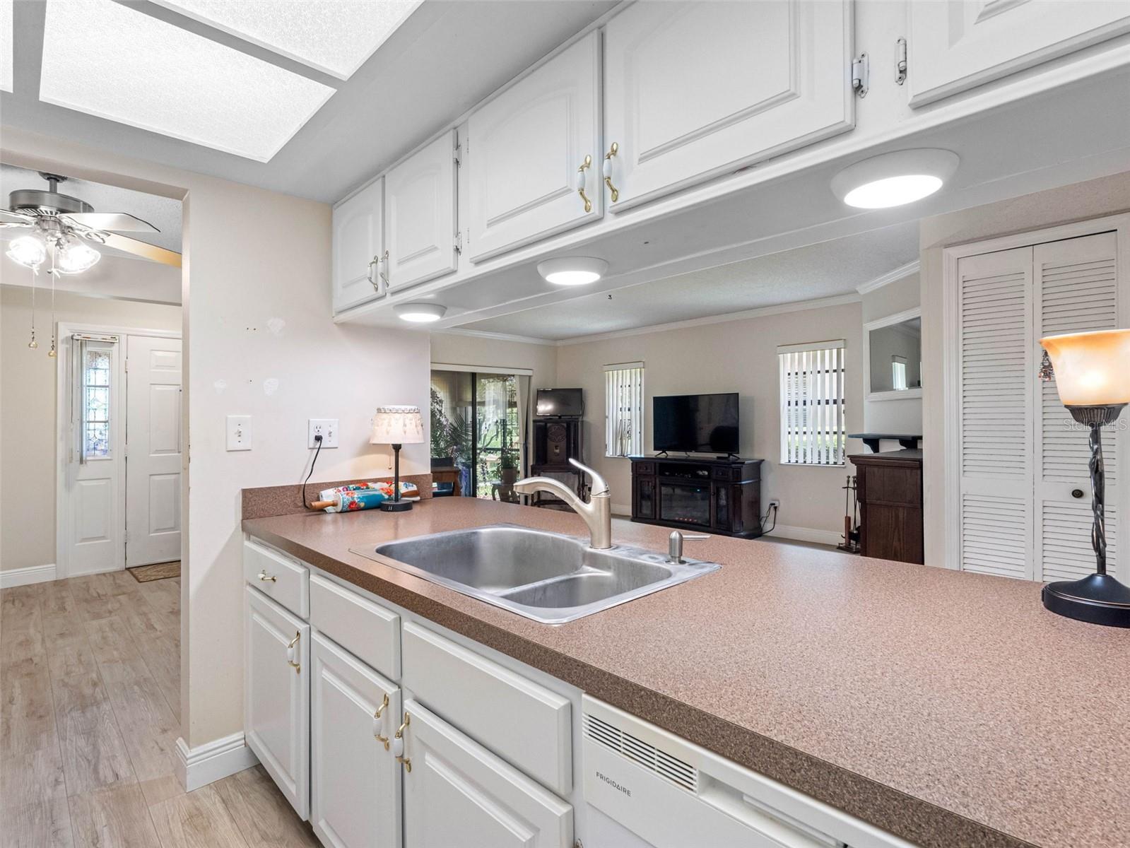 10182 SEMINOLE ISLAND DR, LARGO, FL — photo 3