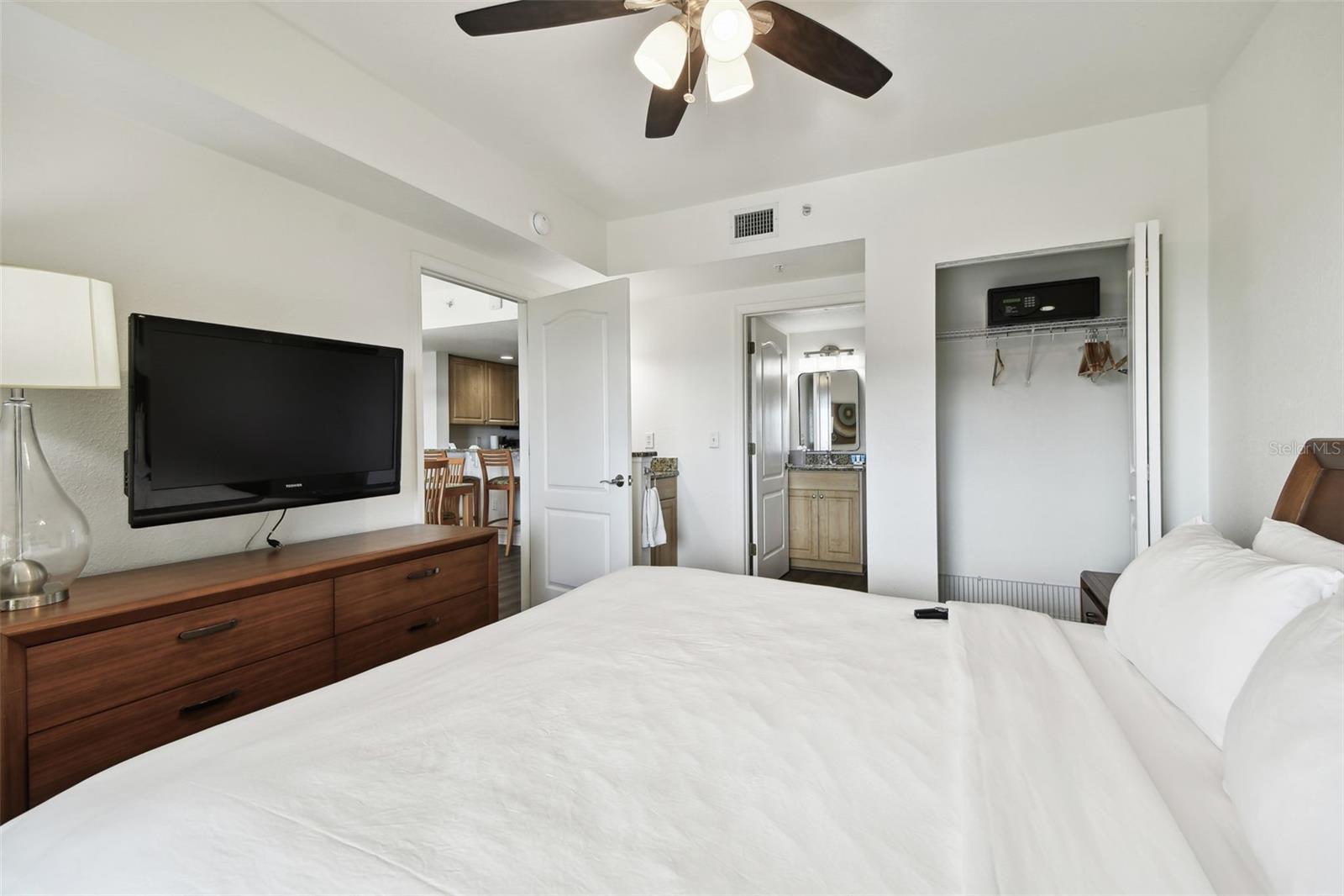 11605 GULF BLVD #402, TREASURE ISLAND, FL — photo 23