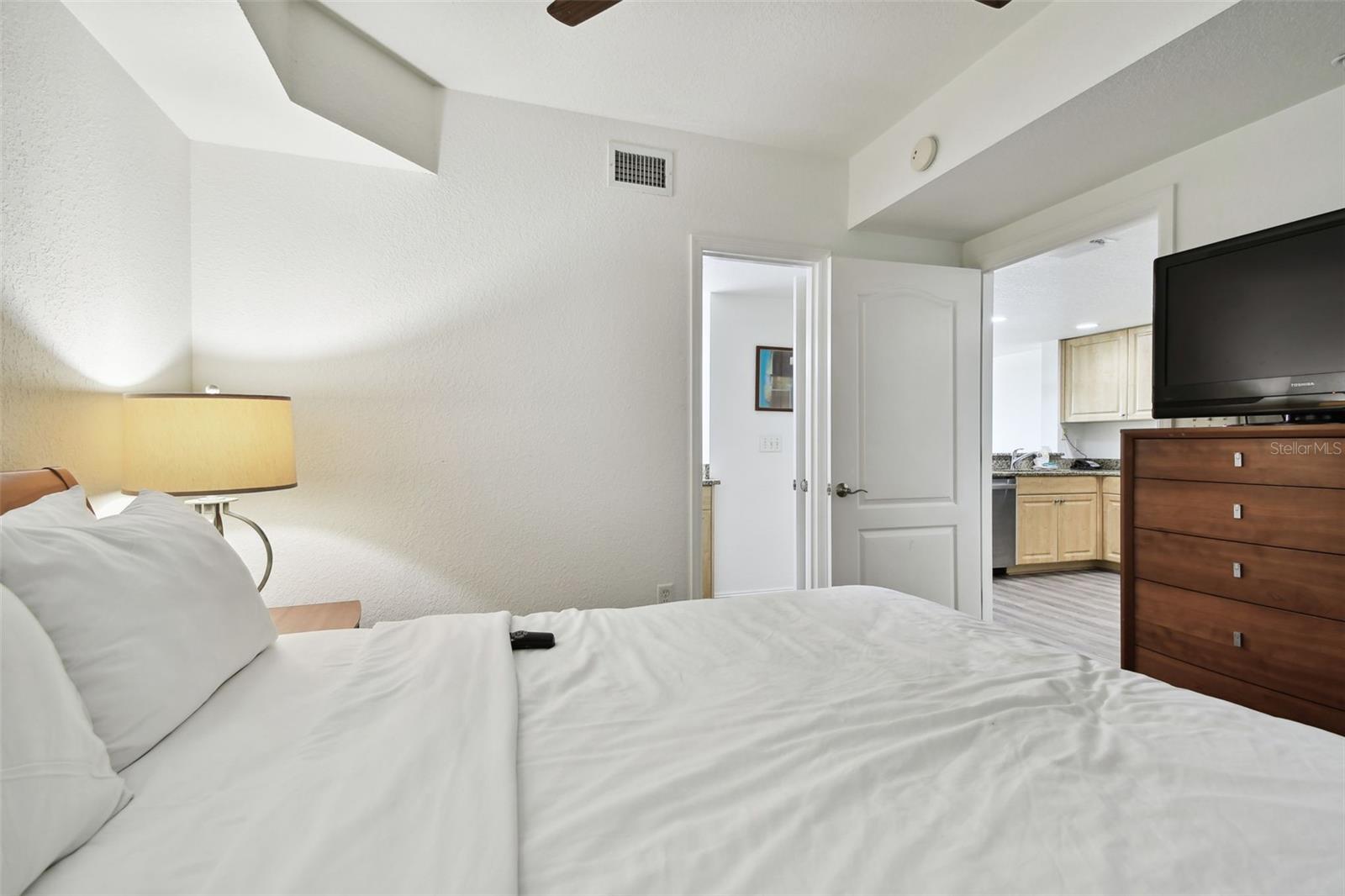 11605 GULF BLVD #402, TREASURE ISLAND, FL — photo 29