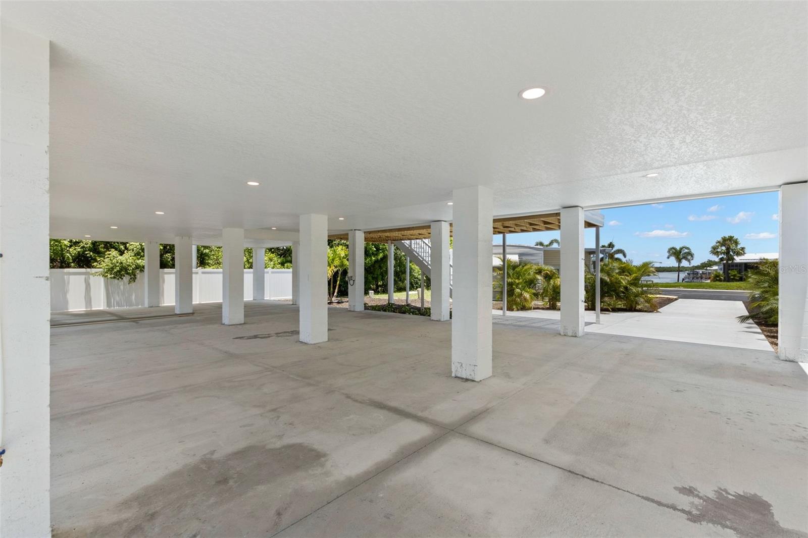 6924 AMERICANA DR NE #167, ST PETERSBURG, FL — photo 41