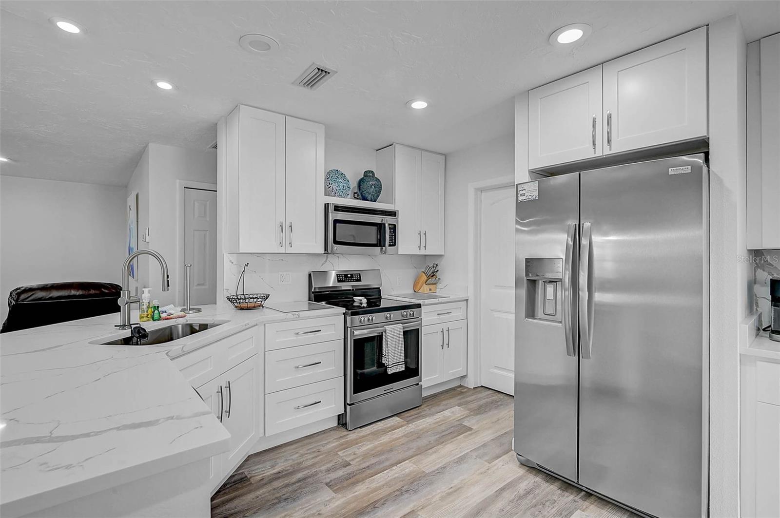 6308 MIDNIGHT PASS RD #6, SARASOTA, FL — photo 12