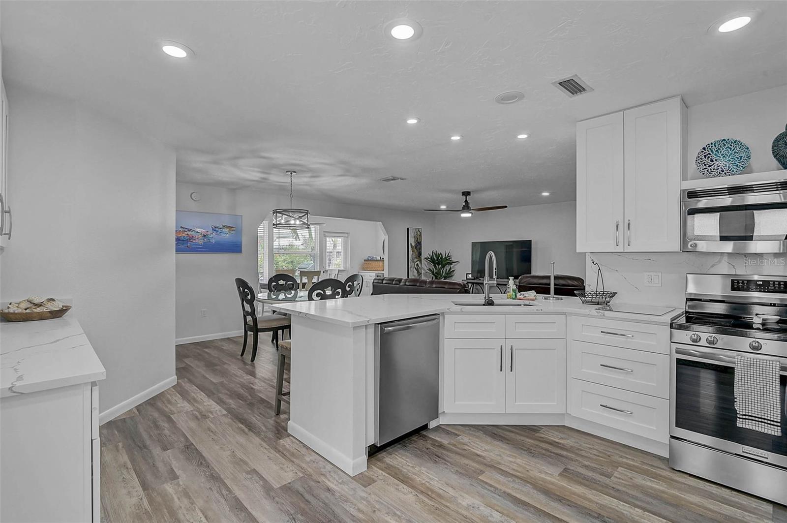 6308 MIDNIGHT PASS RD #6, SARASOTA, FL — photo 4