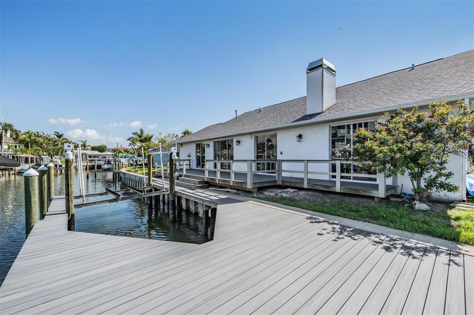 2127 LAGOON DR, DUNEDIN, FL — photo 2