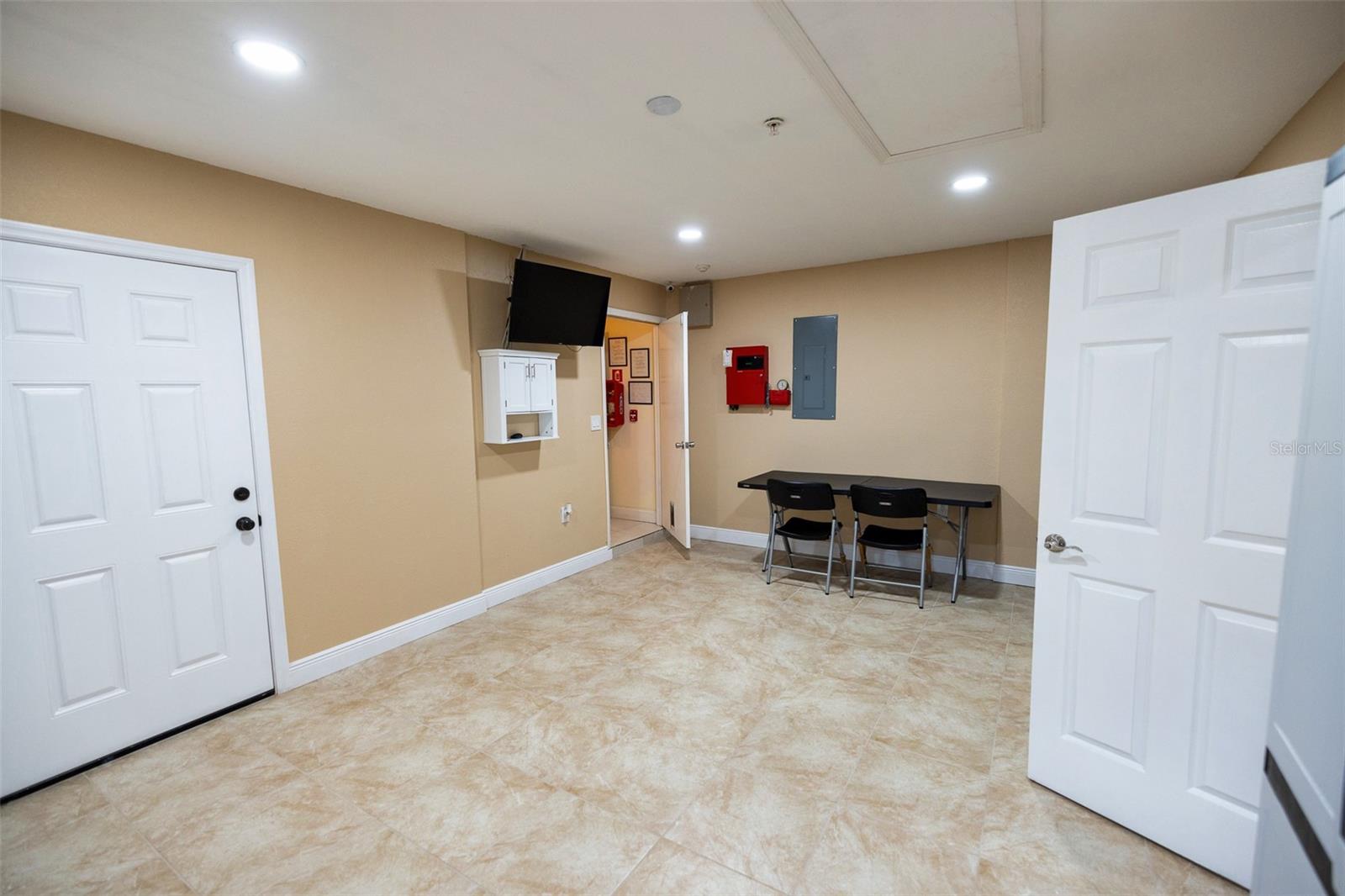 7128 WRENWOOD CIR, TAMPA, FL — photo 46