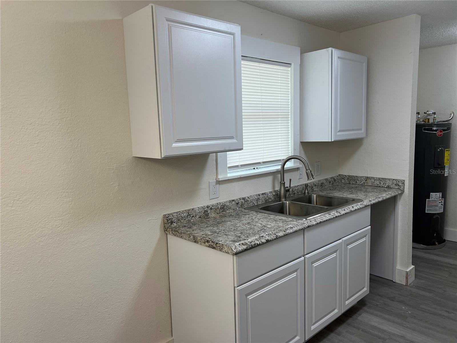 2075 DIXIE AVE, SANFORD, FL — photo 2