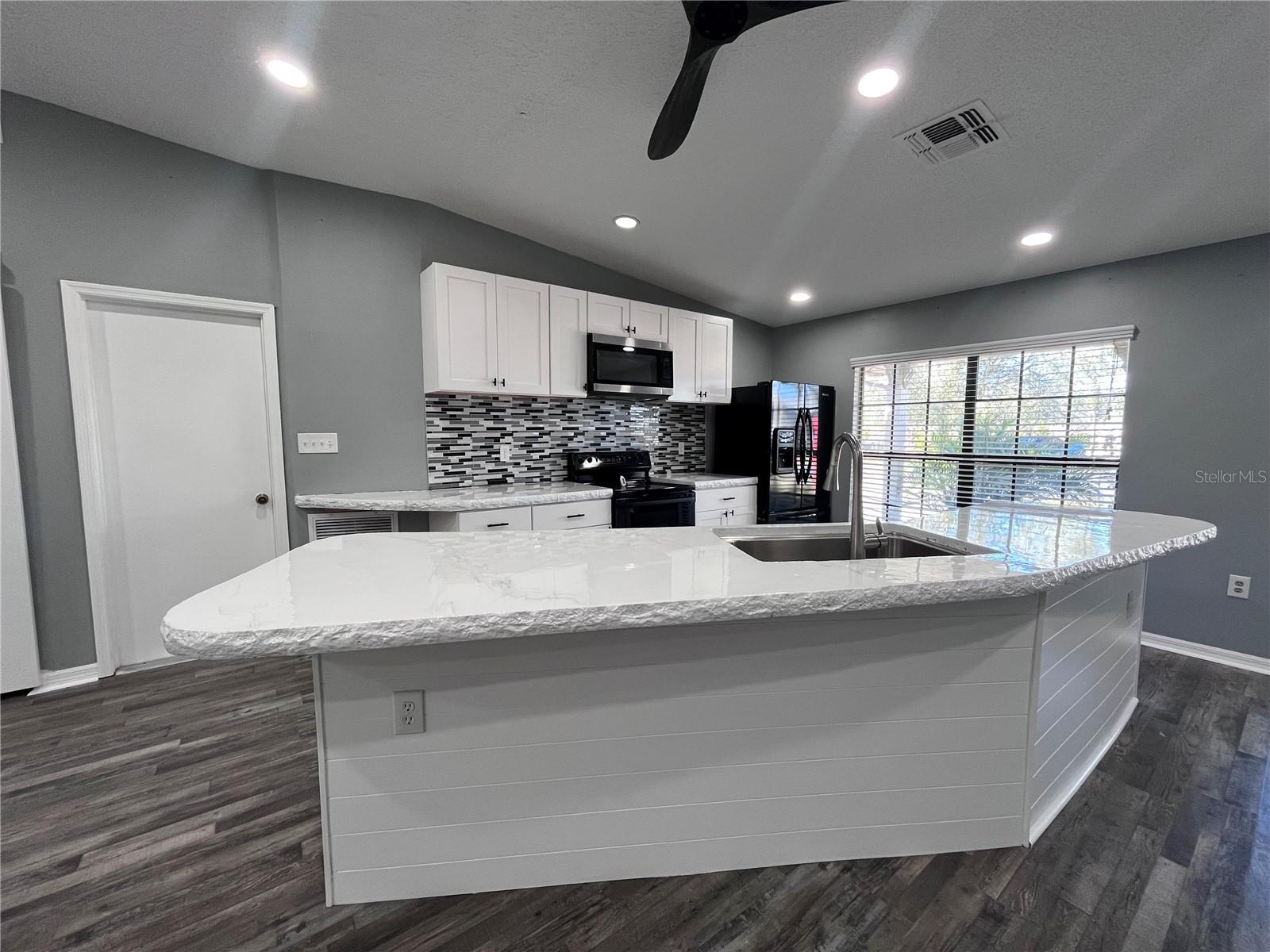 8122 MATTHEW DR, NEW PORT RICHEY, FL — photo 4
