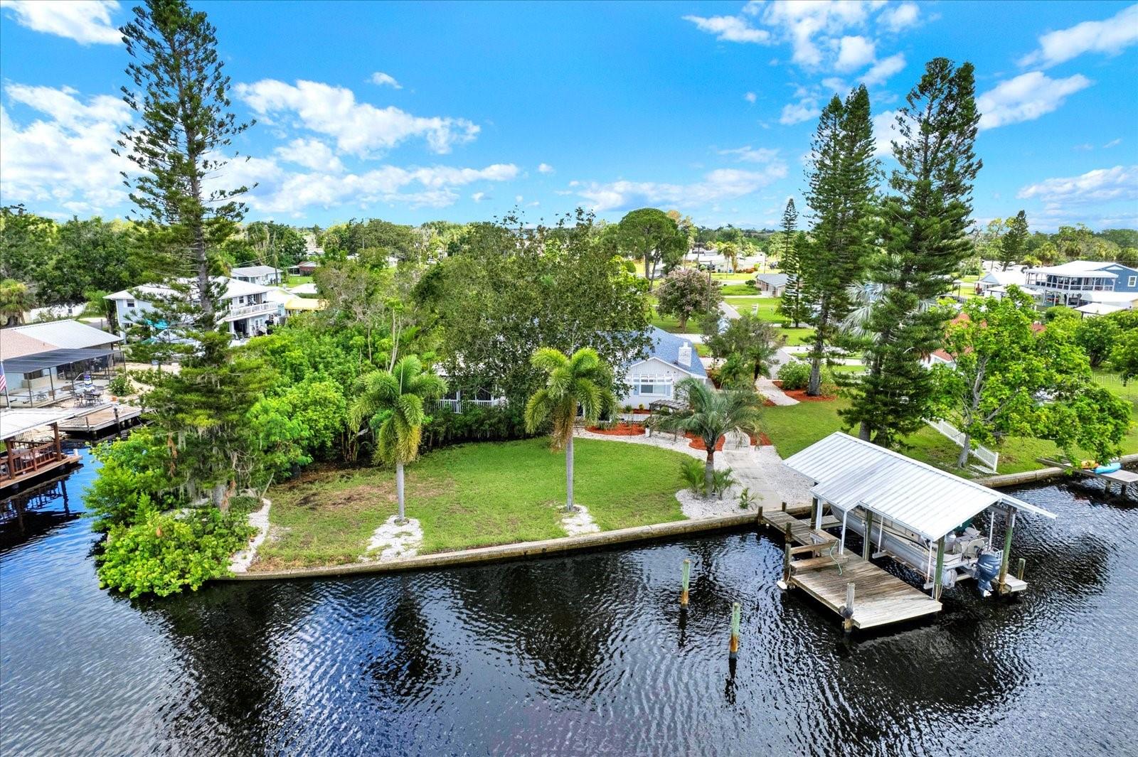 102 W NORTH BRANCH RD, RUSKIN, FL