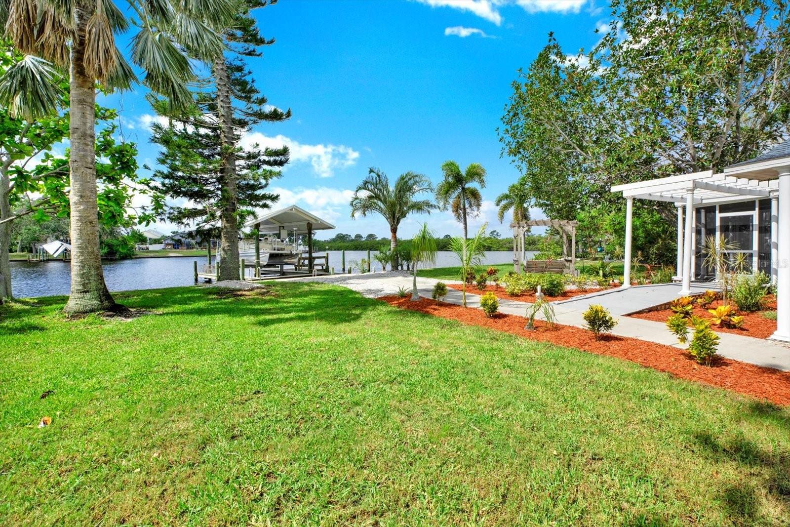 102 W NORTH BRANCH RD, RUSKIN, FL — photo 3