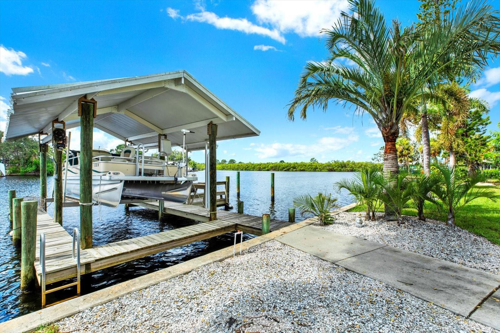 102 W NORTH BRANCH RD, RUSKIN, FL — photo 4