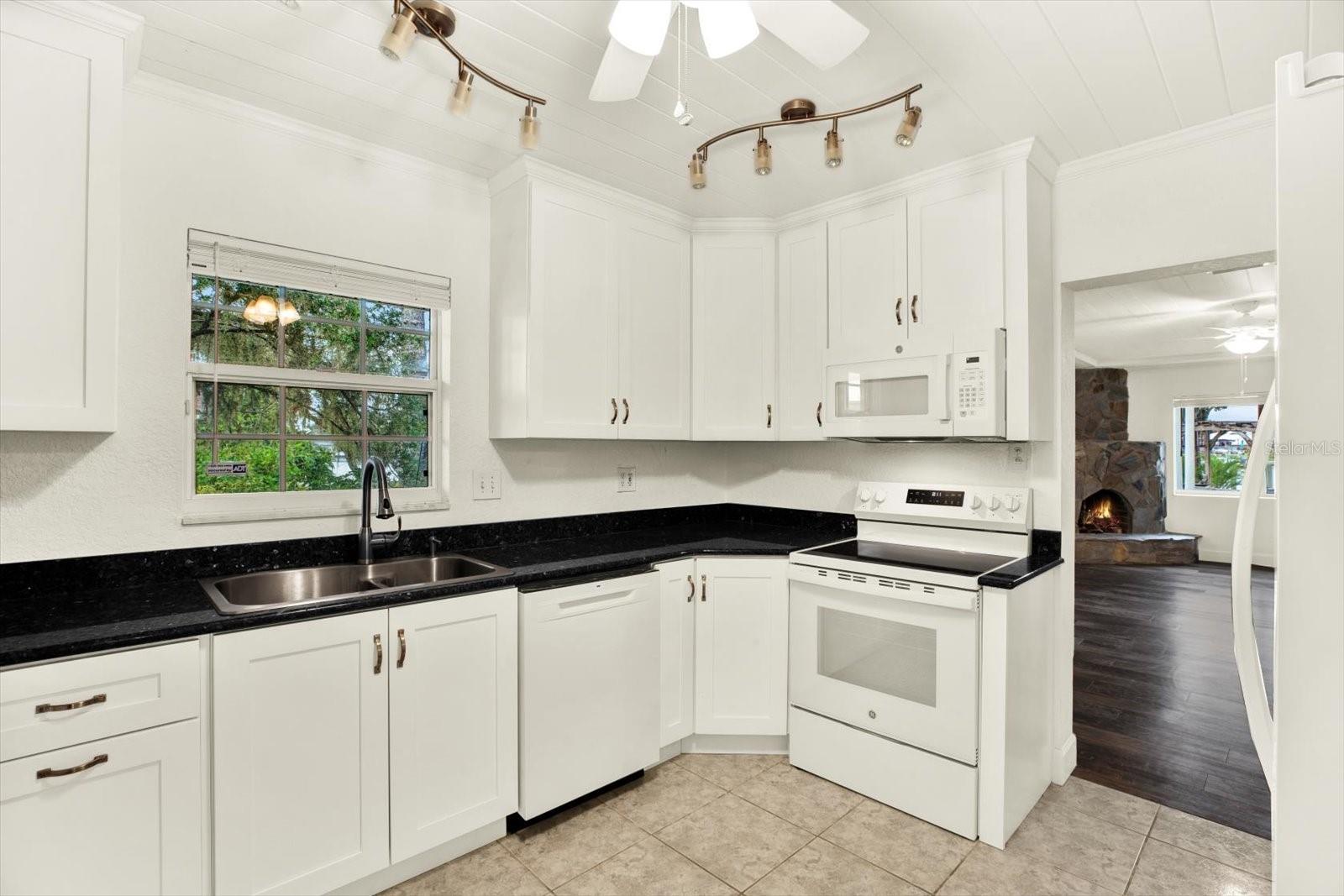 102 W NORTH BRANCH RD, RUSKIN, FL — photo 22