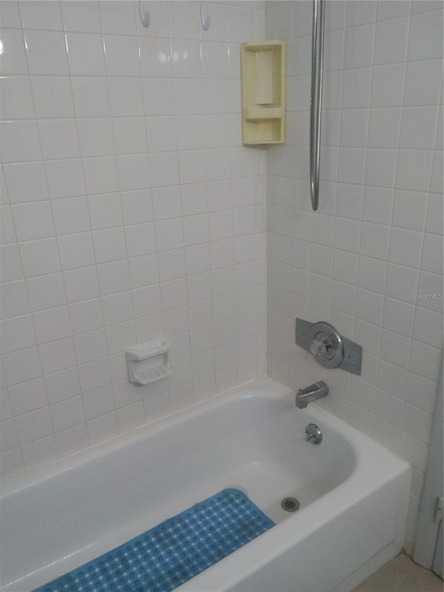 390 301 BLVD W #8D, BRADENTON, FL — photo 12