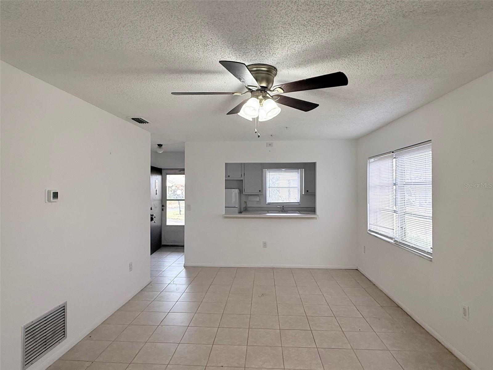 390 301 BLVD W #8D, BRADENTON, FL — photo 2