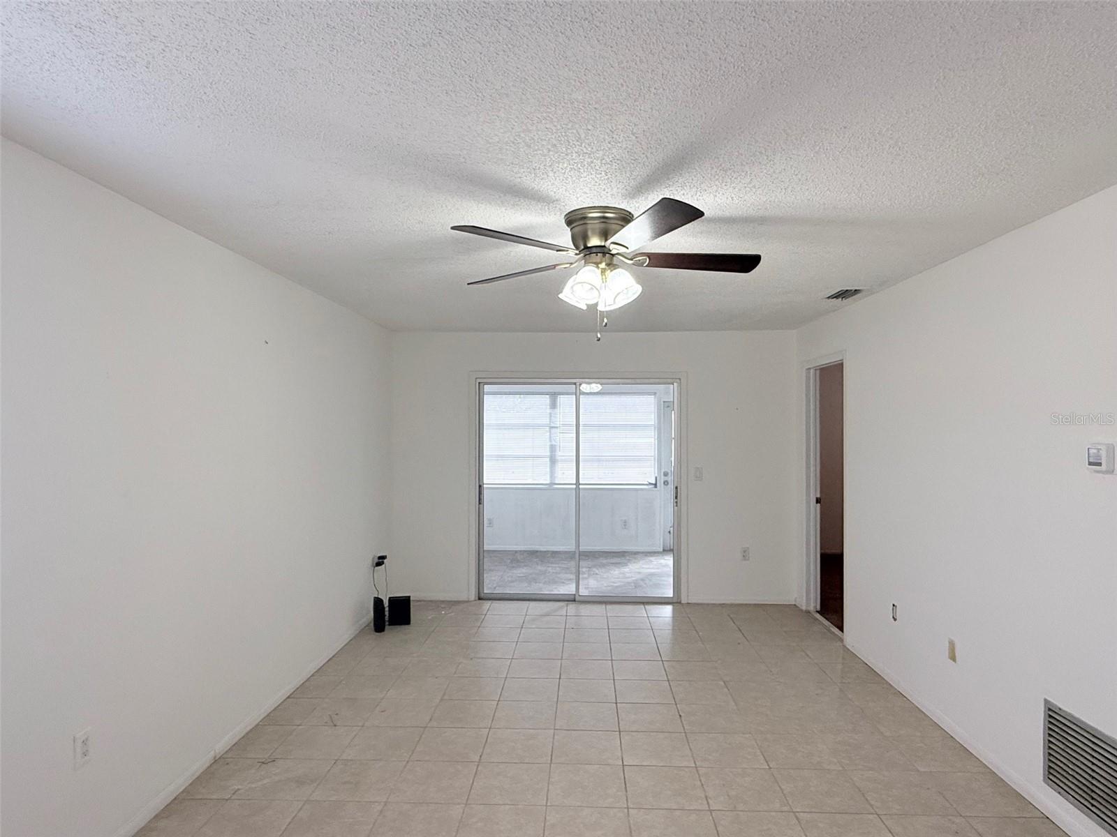 390 301 BLVD W #8D, BRADENTON, FL — photo 3