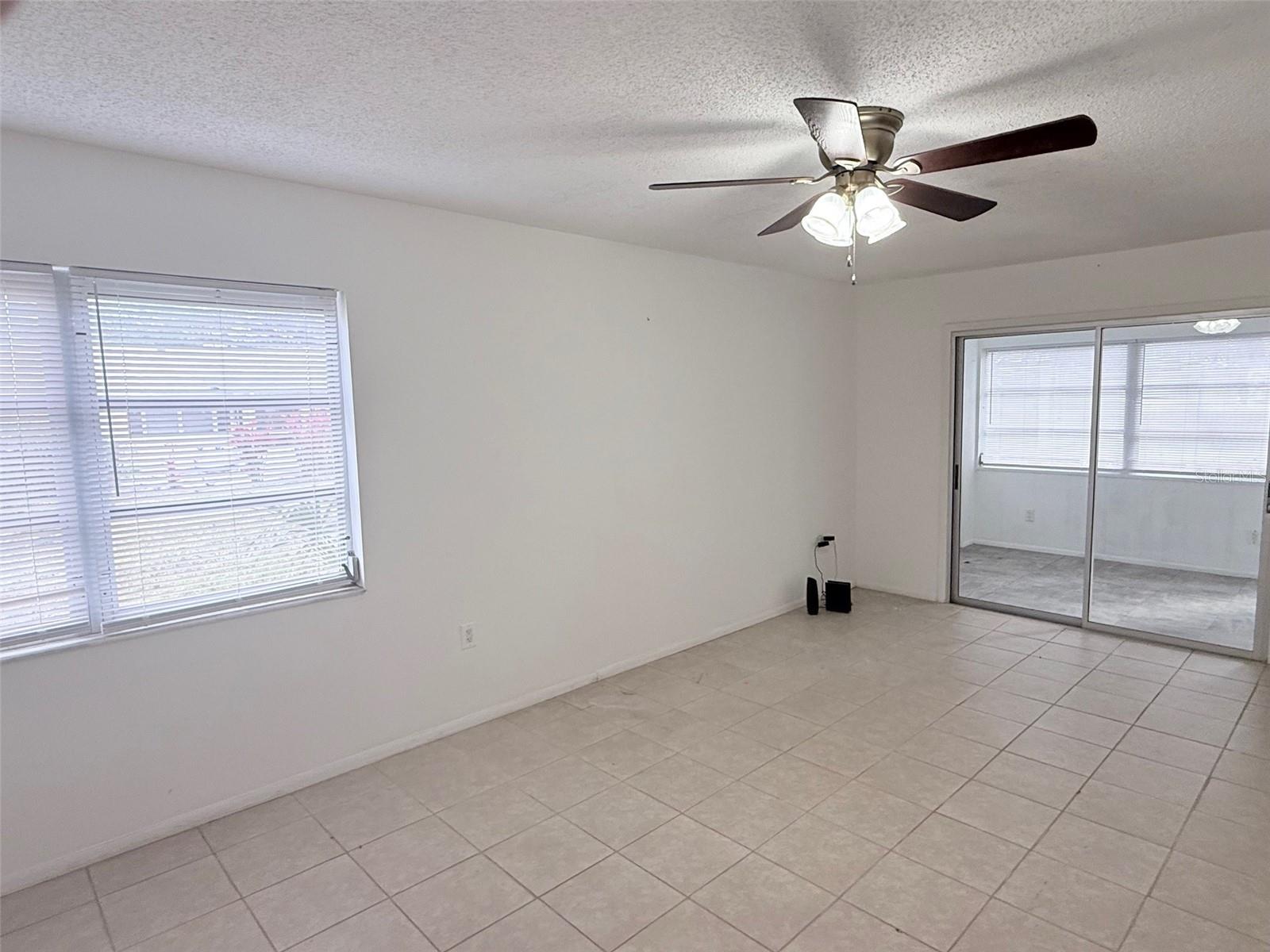 390 301 BLVD W #8D, BRADENTON, FL — photo 4