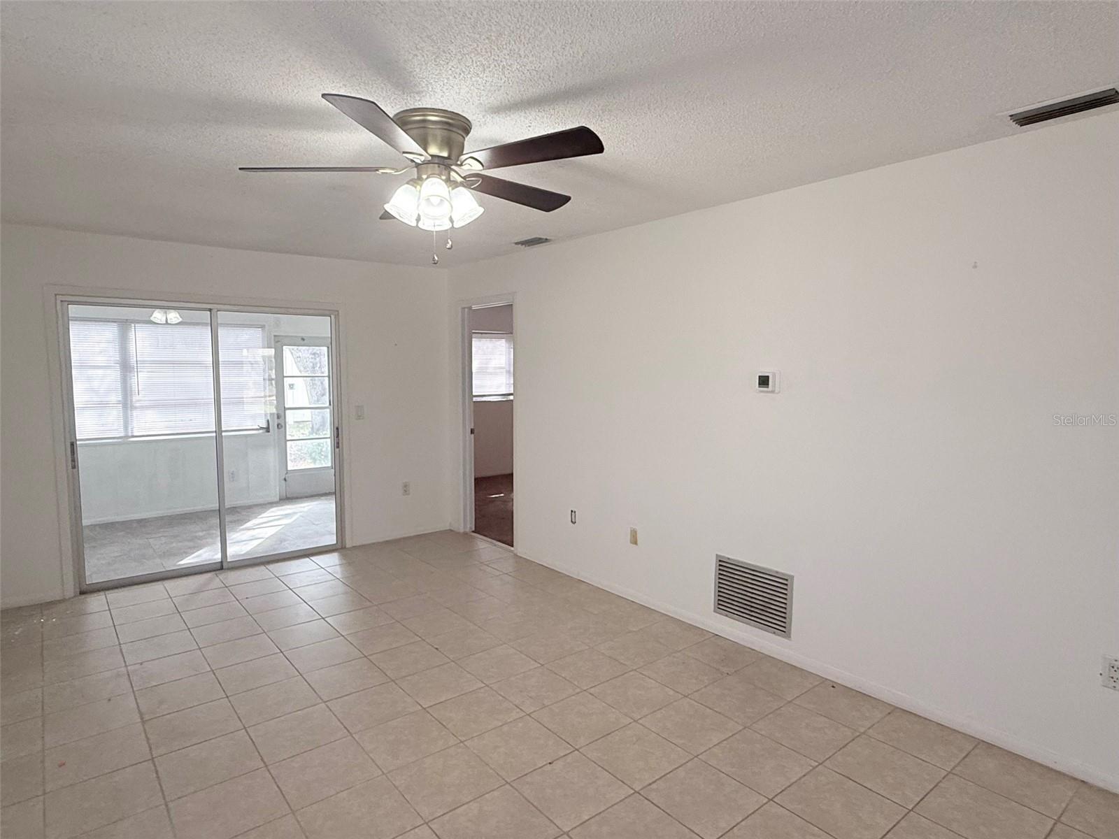 390 301 BLVD W #8D, BRADENTON, FL — photo 5