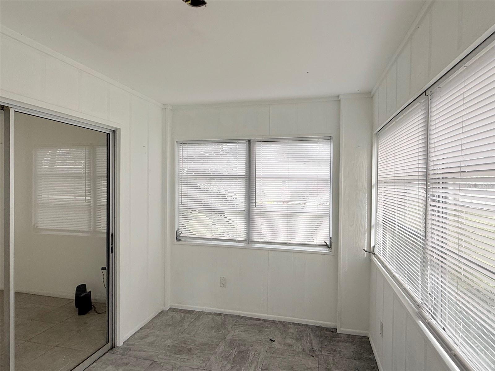 390 301 BLVD W #8D, BRADENTON, FL — photo 21