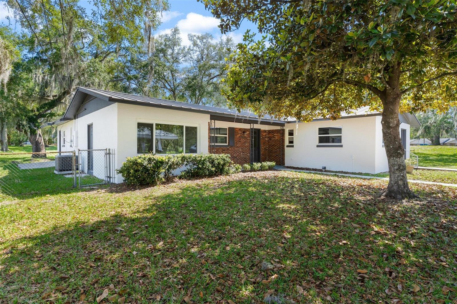 109 W LAKEVIEW ST, LADY LAKE, FL