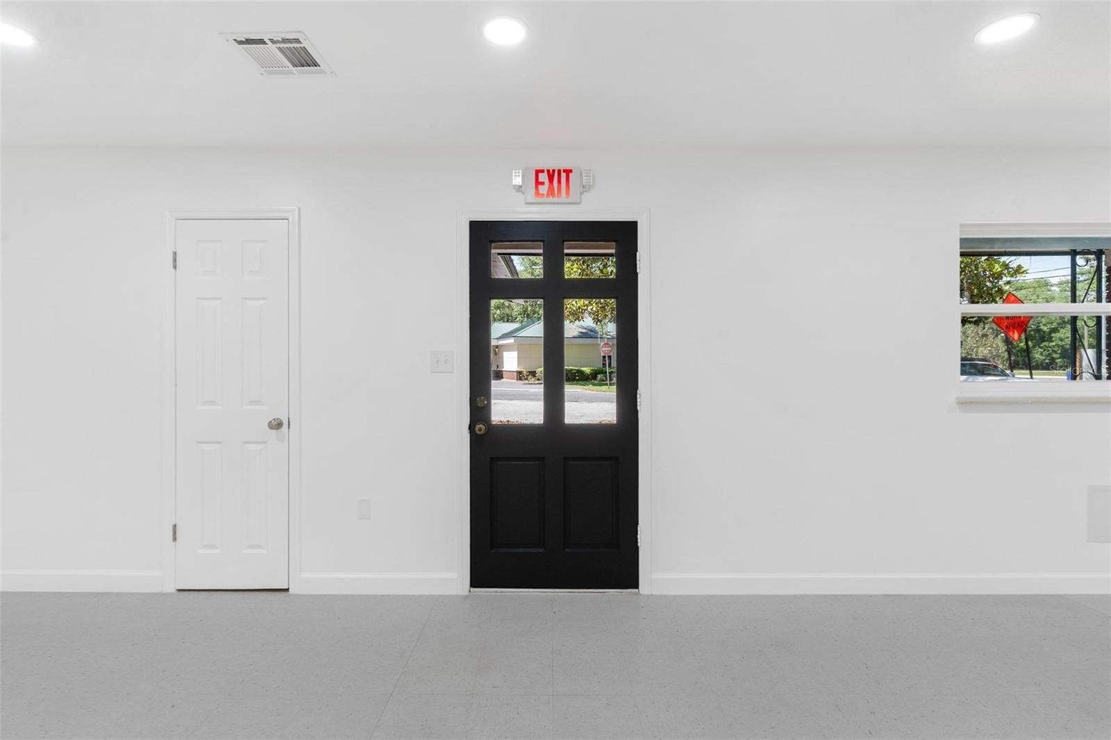 109 W LAKEVIEW ST, LADY LAKE, FL — photo 13