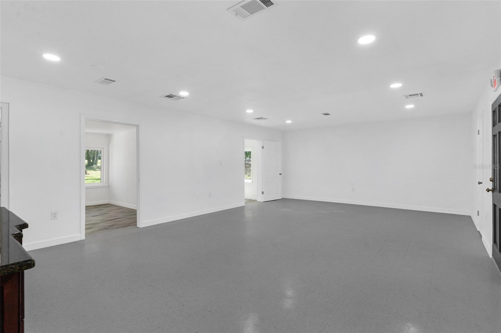 109 W LAKEVIEW ST, LADY LAKE, FL — photo 16