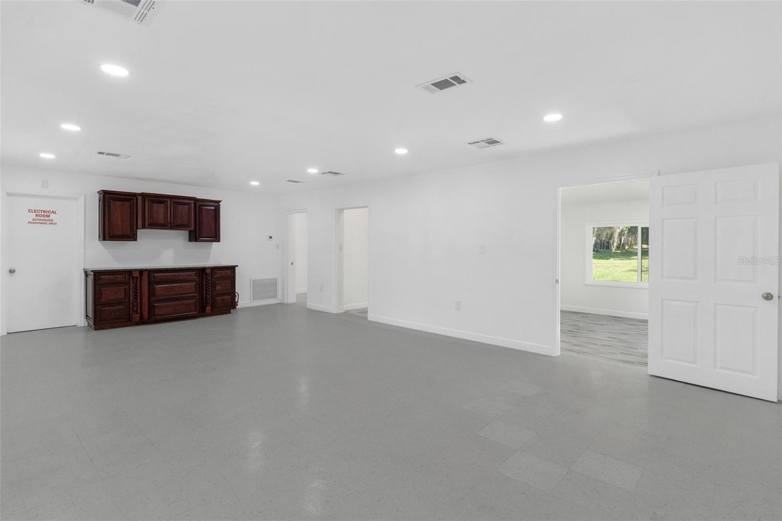 109 W LAKEVIEW ST, LADY LAKE, FL — photo 17