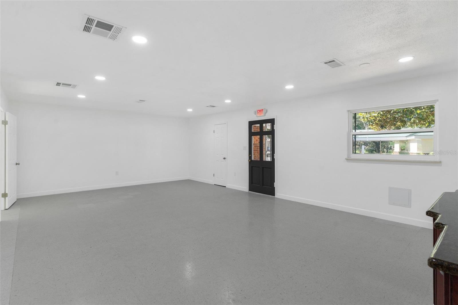 109 W LAKEVIEW ST, LADY LAKE, FL — photo 21