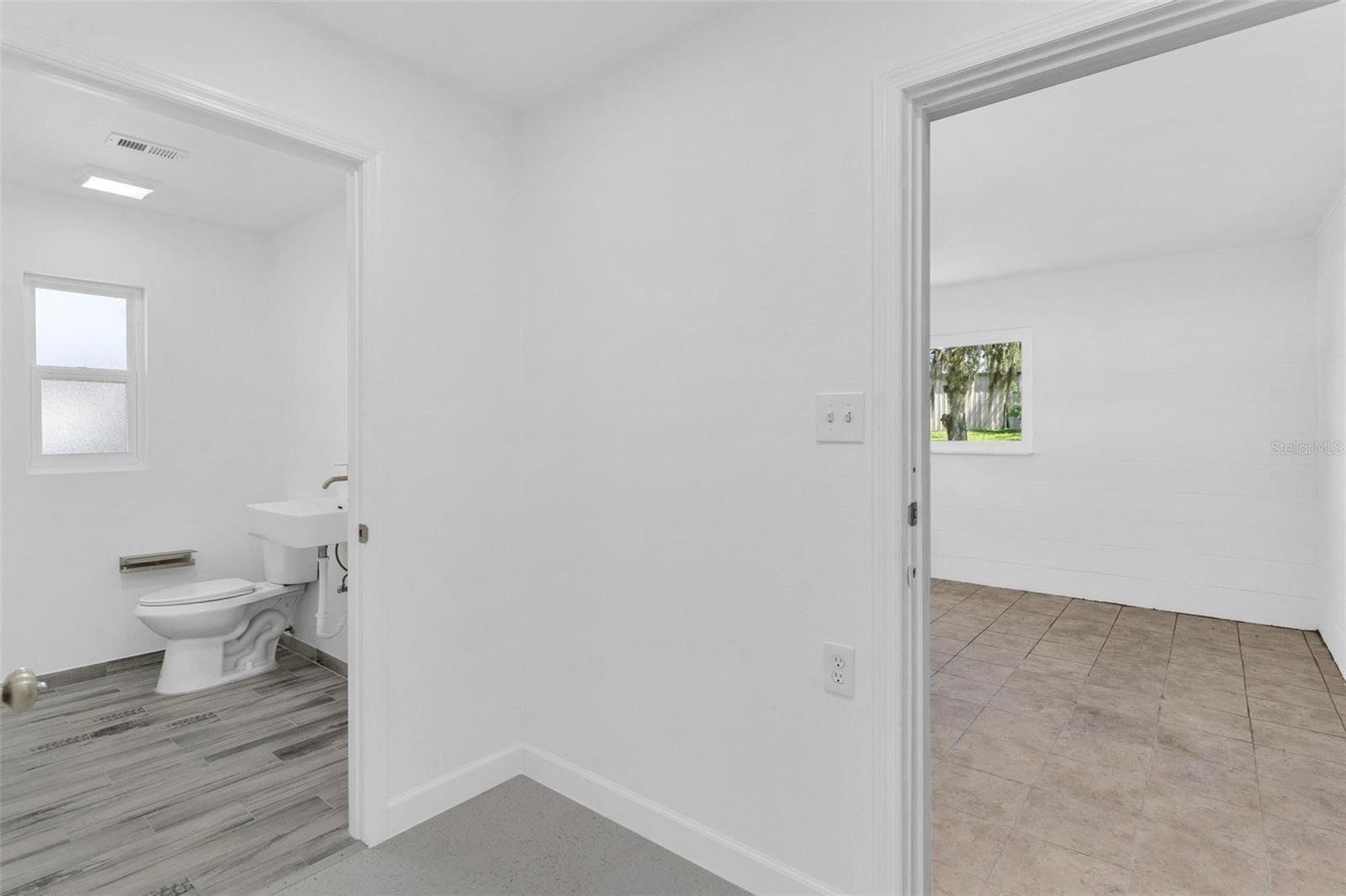 109 W LAKEVIEW ST, LADY LAKE, FL — photo 32