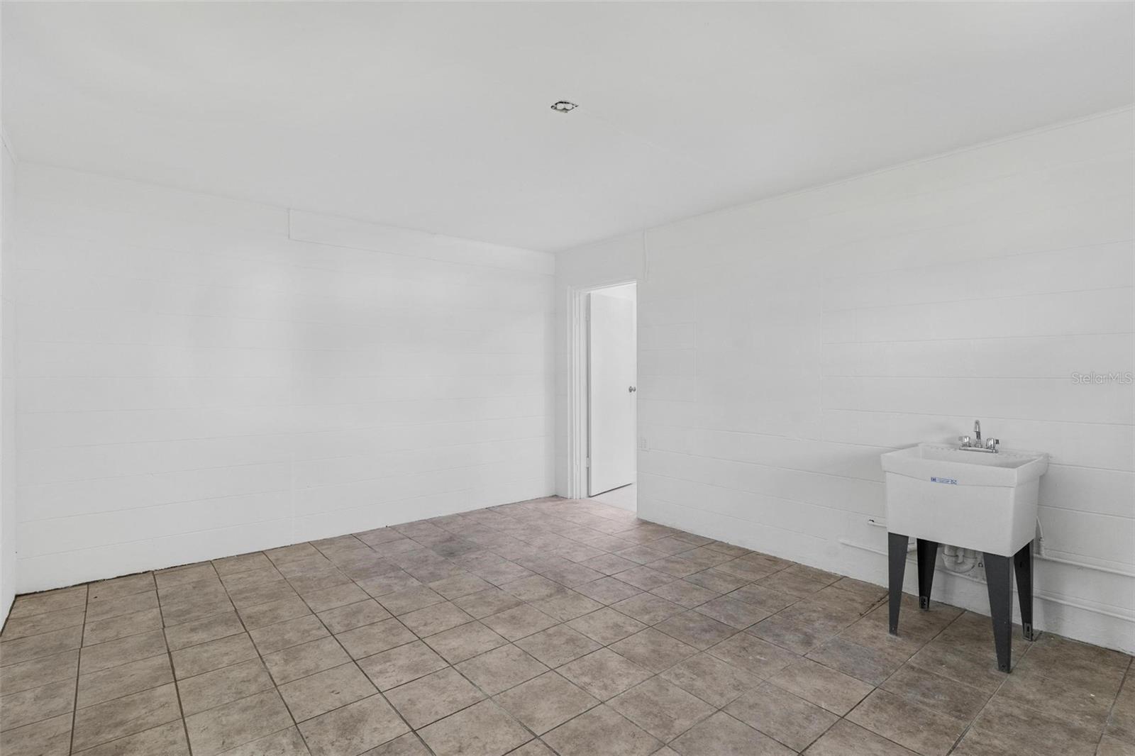 109 W LAKEVIEW ST, LADY LAKE, FL — photo 37