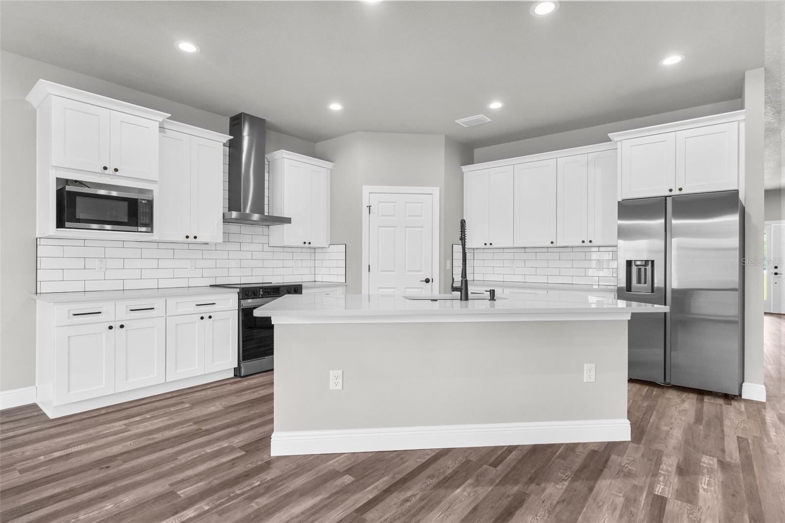 16113 PENN STATE RD, WEEKI WACHEE, FL — photo 3