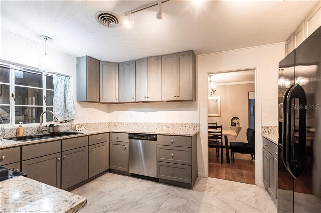 2600 LAKEVIEW DR, SEBRING, FL — photo 8
