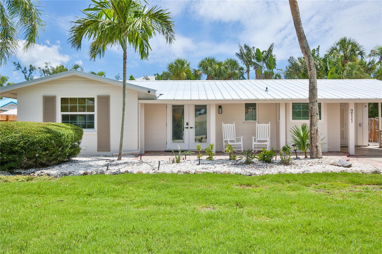 211 ISLAND CIR, SARASOTA, FL