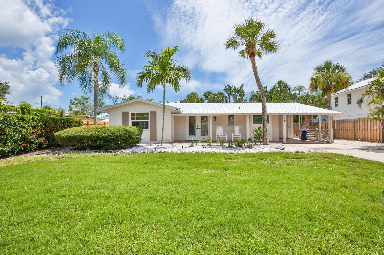 211 ISLAND CIR, SARASOTA, FL — photo 2