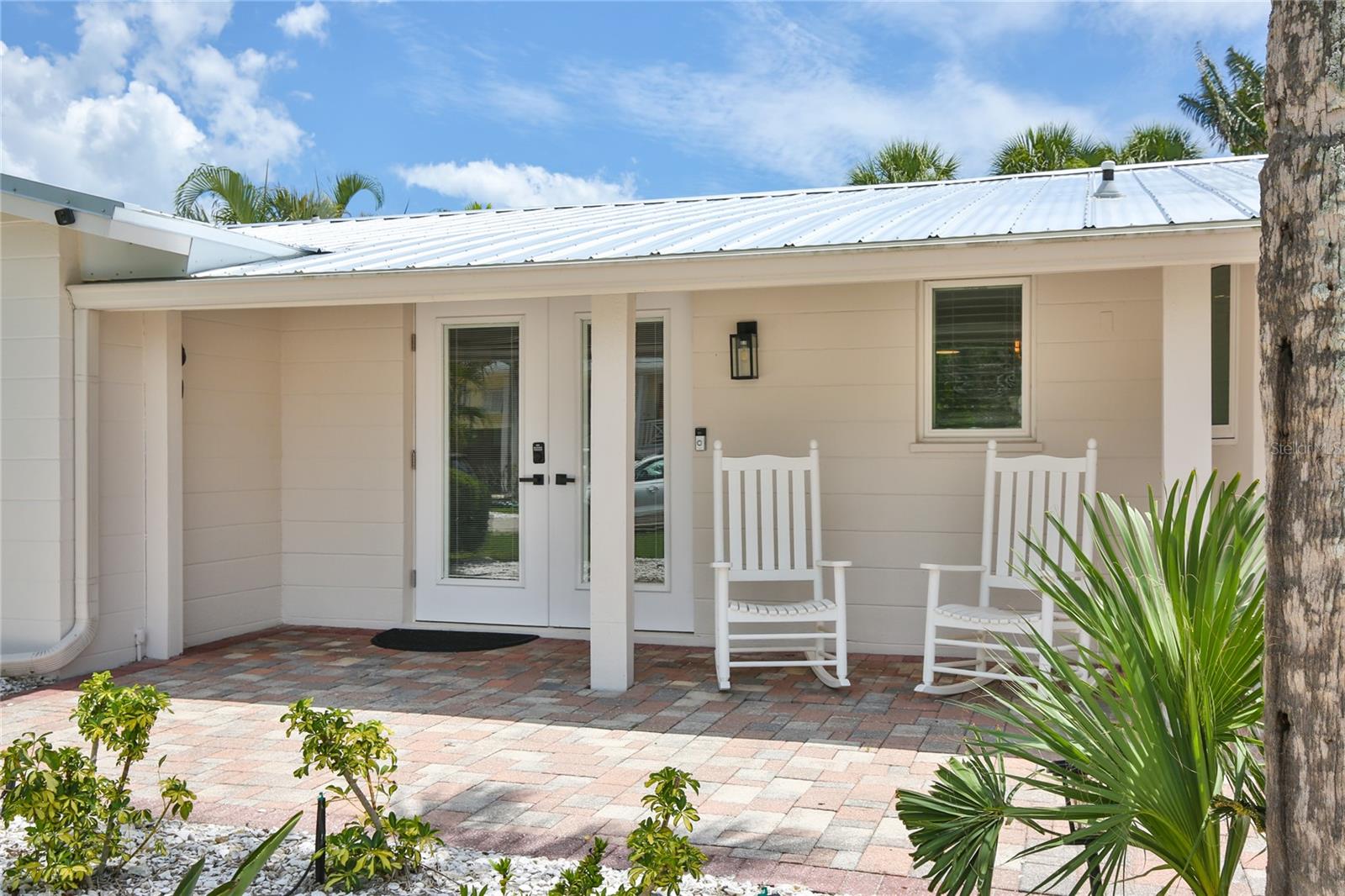211 ISLAND CIR, SARASOTA, FL — photo 3