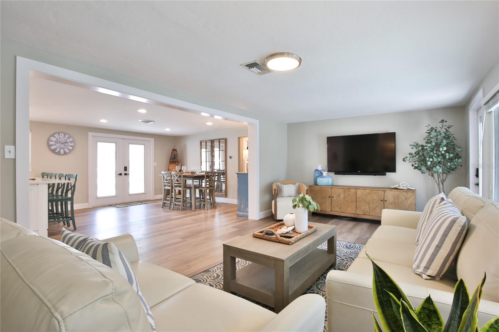 211 ISLAND CIR, SARASOTA, FL — photo 5