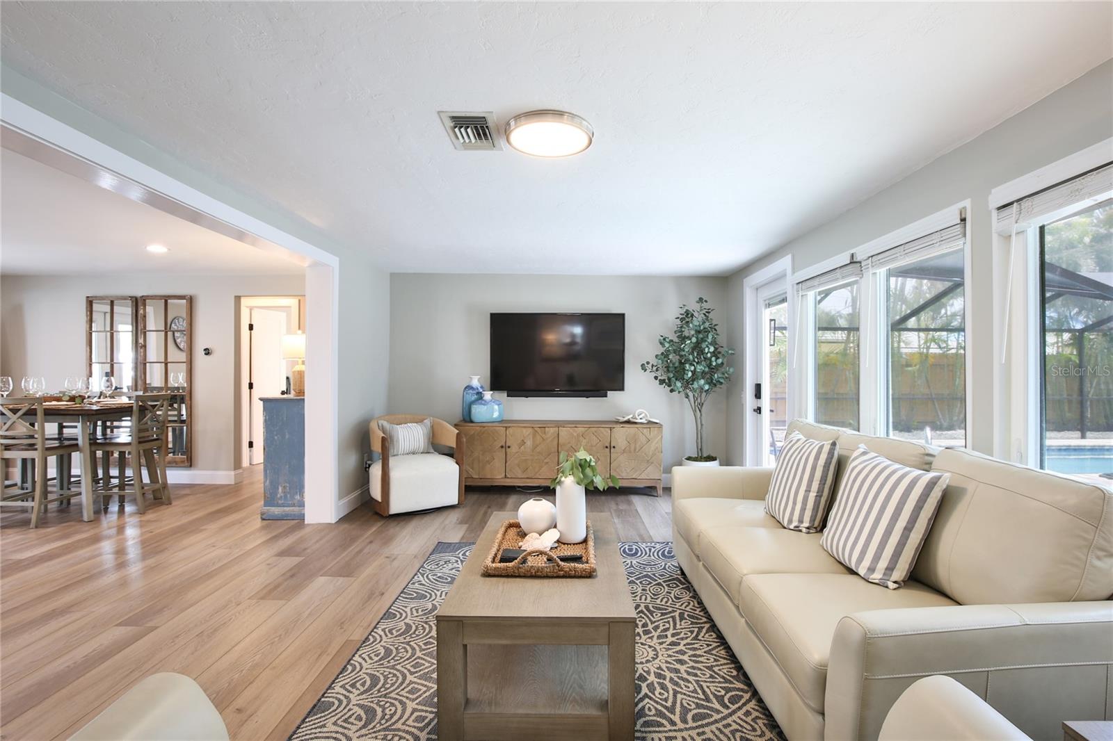 211 ISLAND CIR, SARASOTA, FL — photo 6