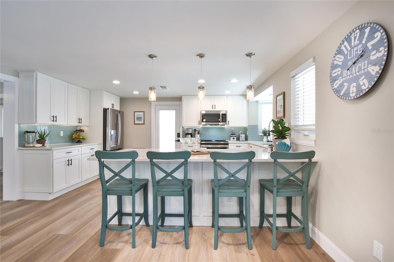 211 ISLAND CIR, SARASOTA, FL — photo 12