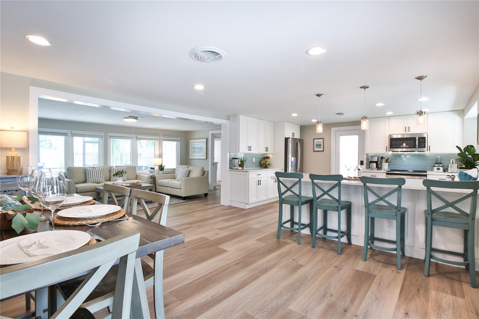 211 ISLAND CIR, SARASOTA, FL — photo 13