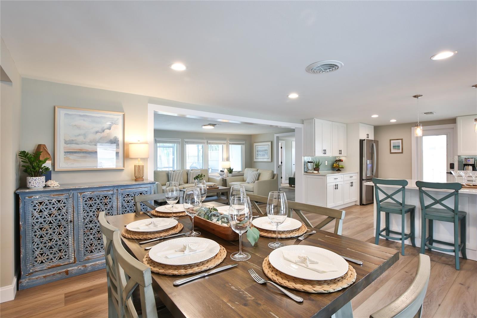 211 ISLAND CIR, SARASOTA, FL — photo 15