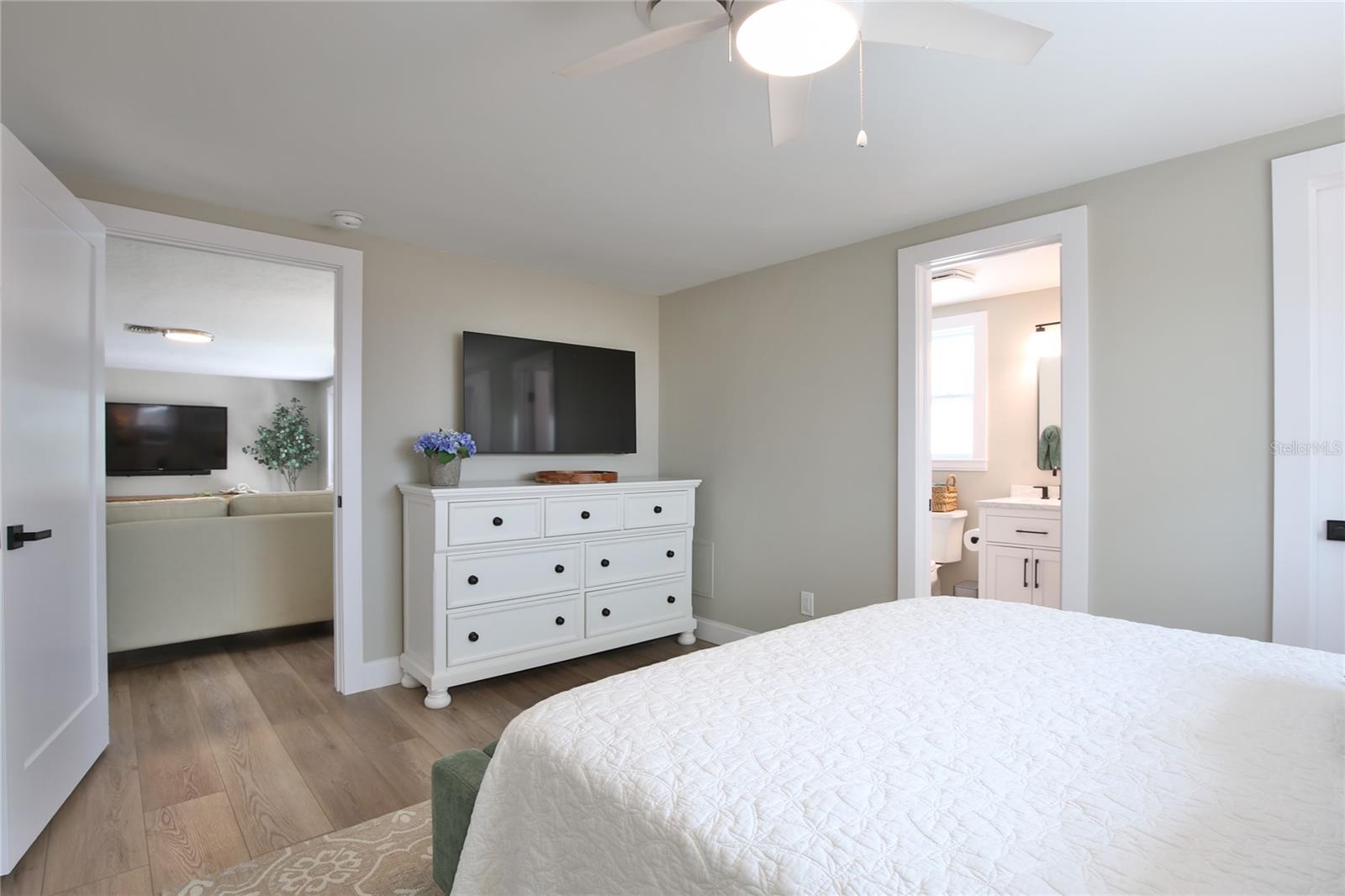 211 ISLAND CIR, SARASOTA, FL — photo 18