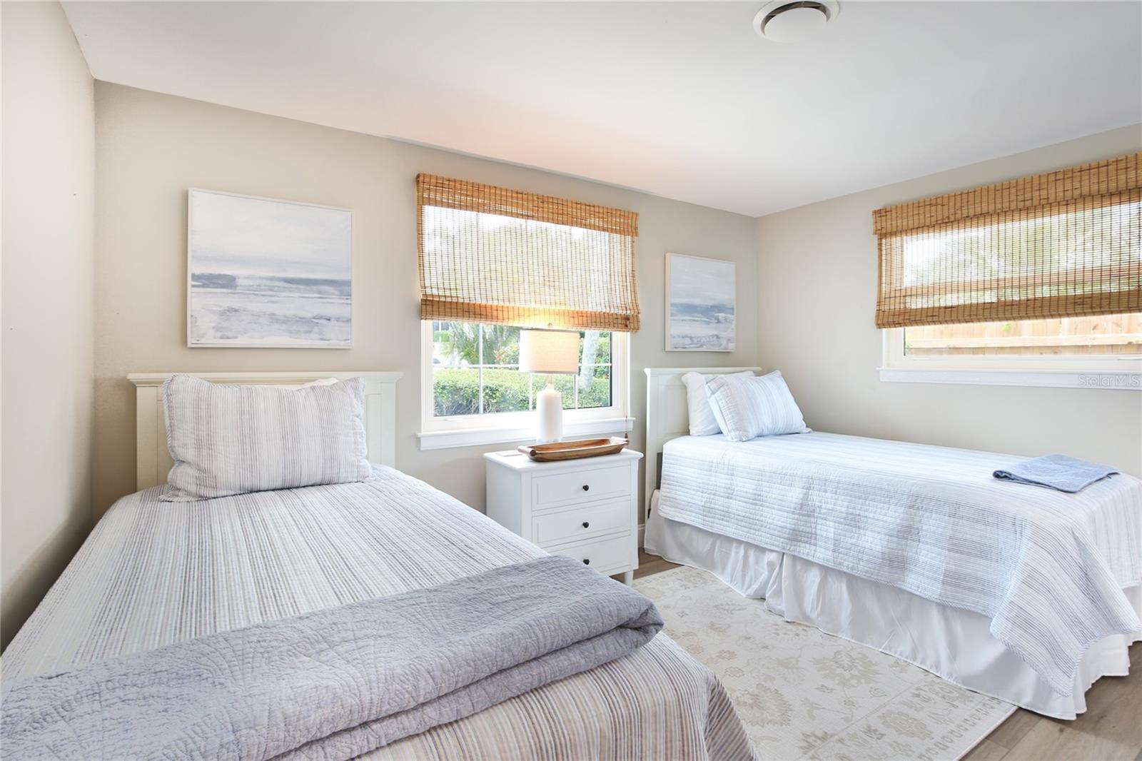 211 ISLAND CIR, SARASOTA, FL — photo 26