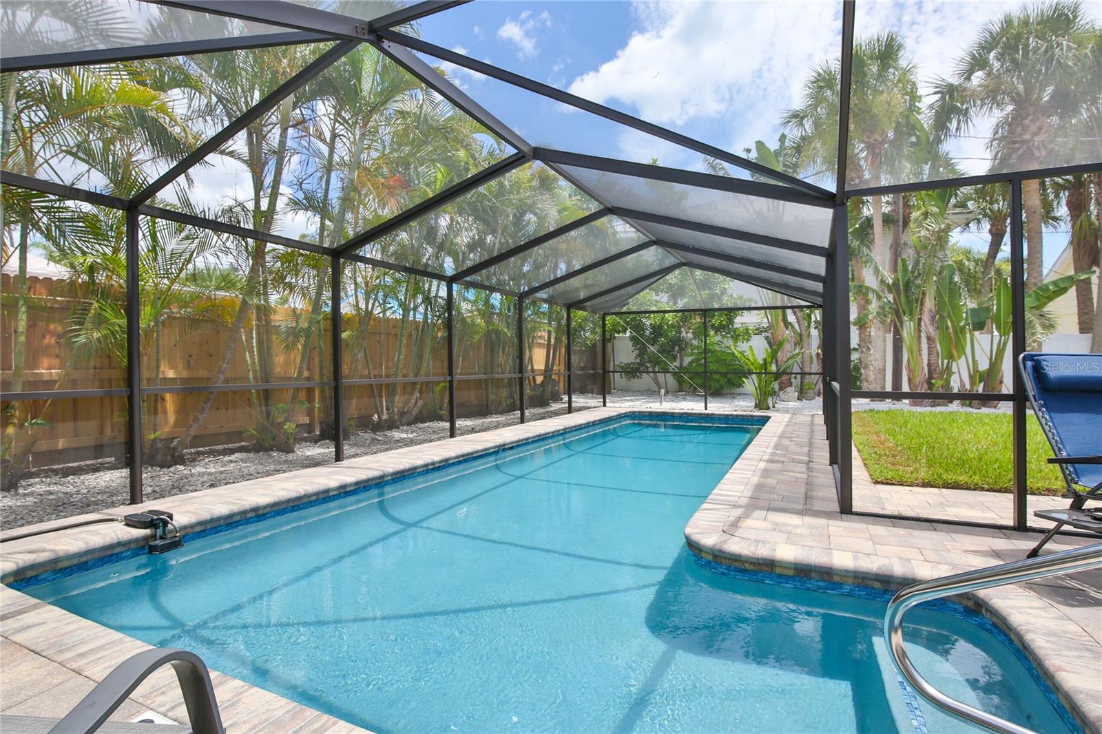 211 ISLAND CIR, SARASOTA, FL — photo 30