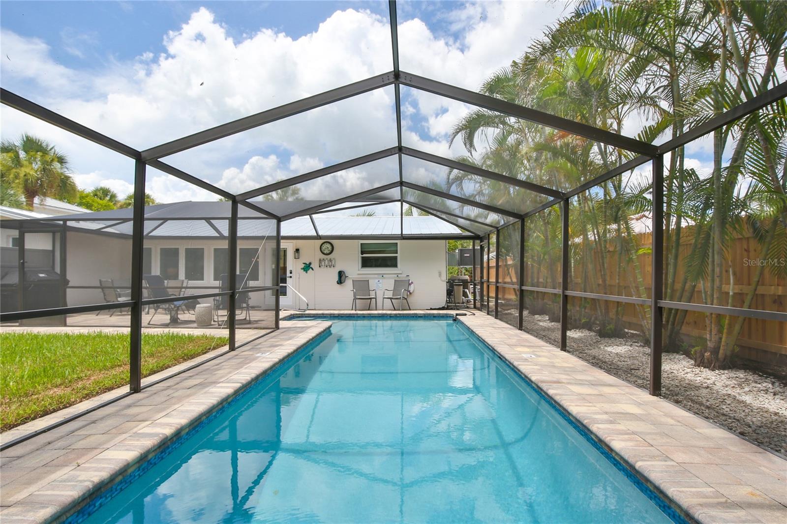 211 ISLAND CIR, SARASOTA, FL — photo 31