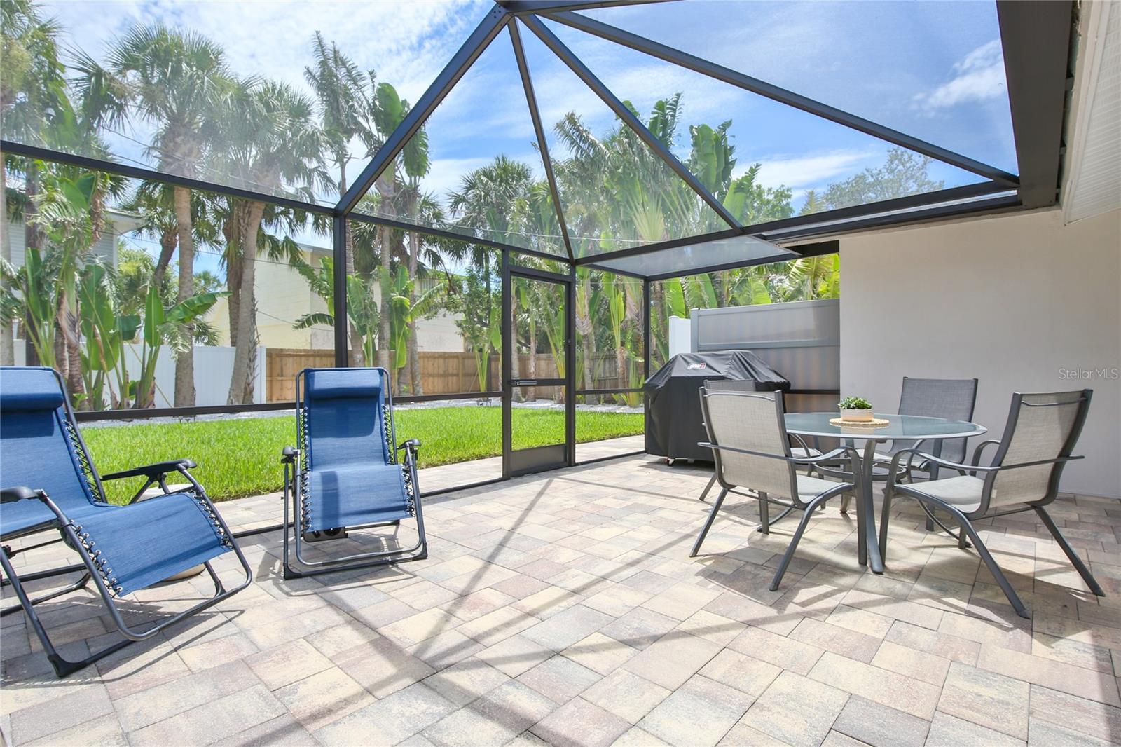 211 ISLAND CIR, SARASOTA, FL — photo 34