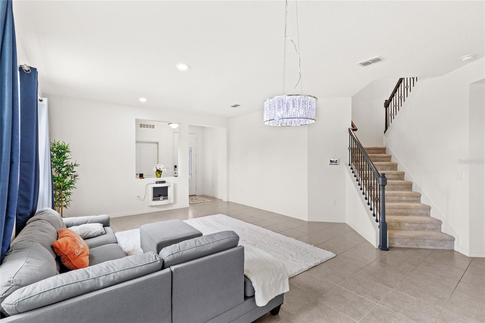 8018 BOWERY DR, WINTER GARDEN, FL — photo 4