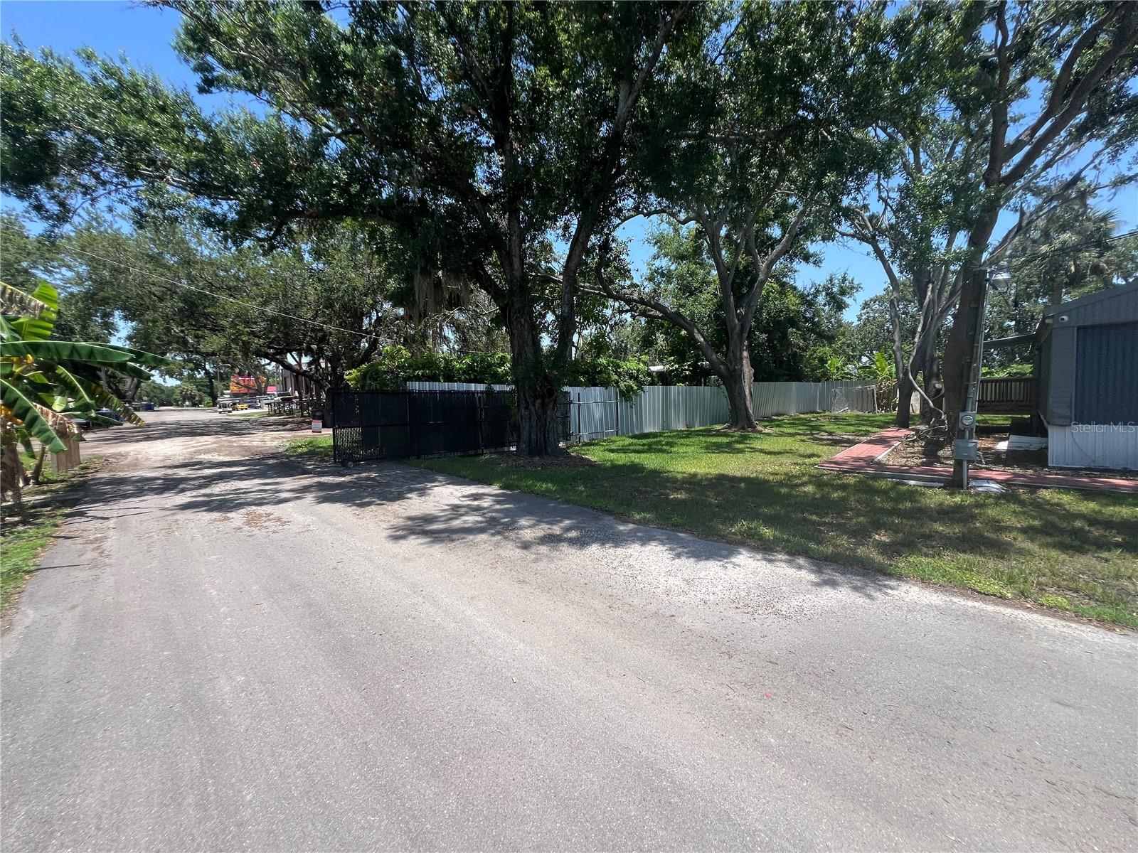 11224 RESTWOOD DR, GIBSONTON, FL — photo 17