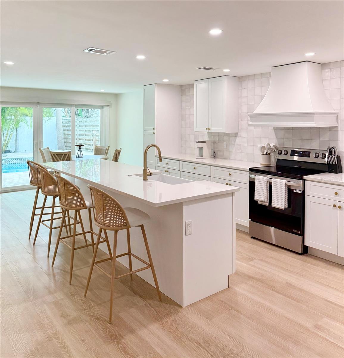 156 N BLVD OF THE PRESIDENTS, SARASOTA, FL — photo 9
