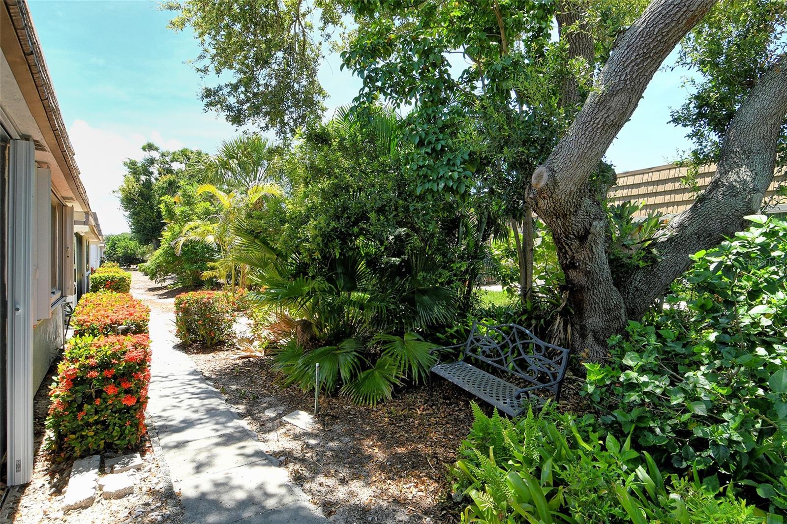 2308 WATERBLUFF PL #V304, SARASOTA, FL — photo 34