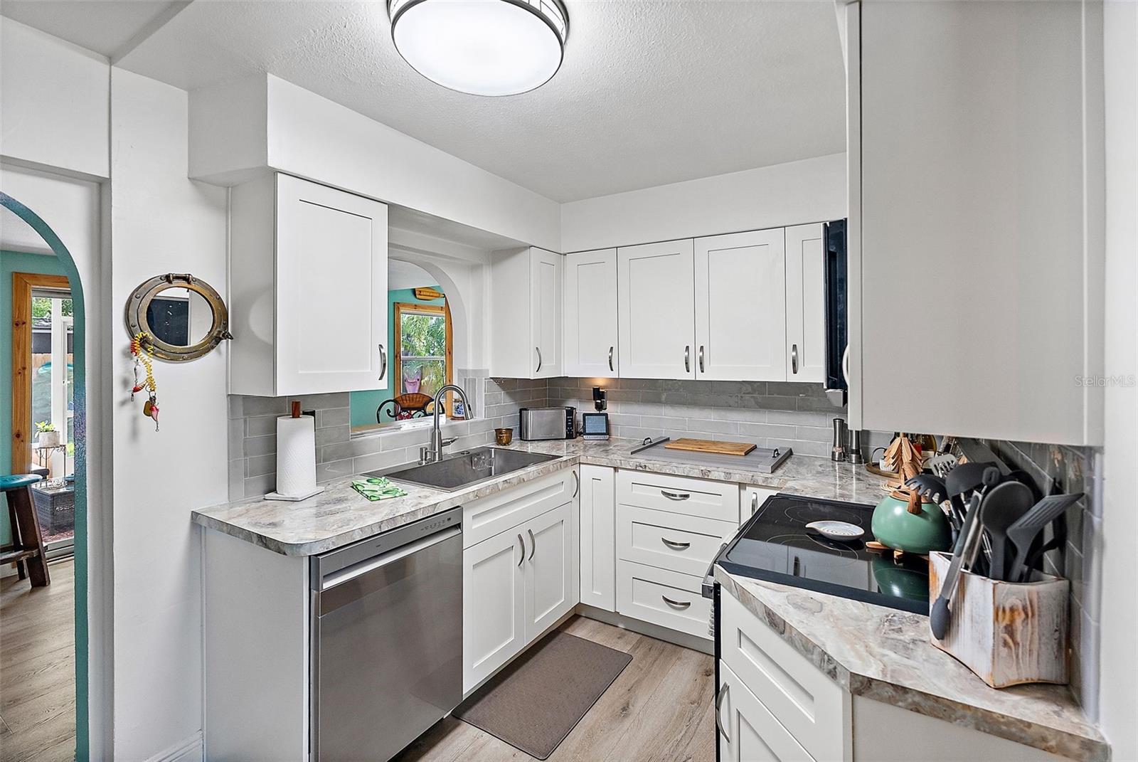 3464 79TH WAY N, ST PETERSBURG, FL — photo 8