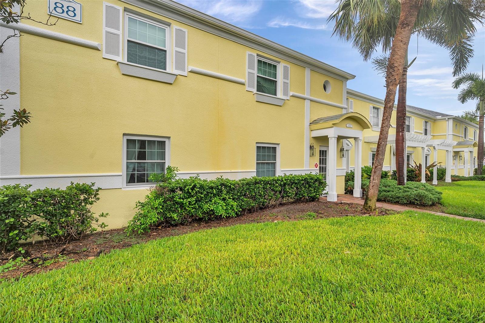 121 SEAHORSE DR SE #A, ST PETERSBURG, FL