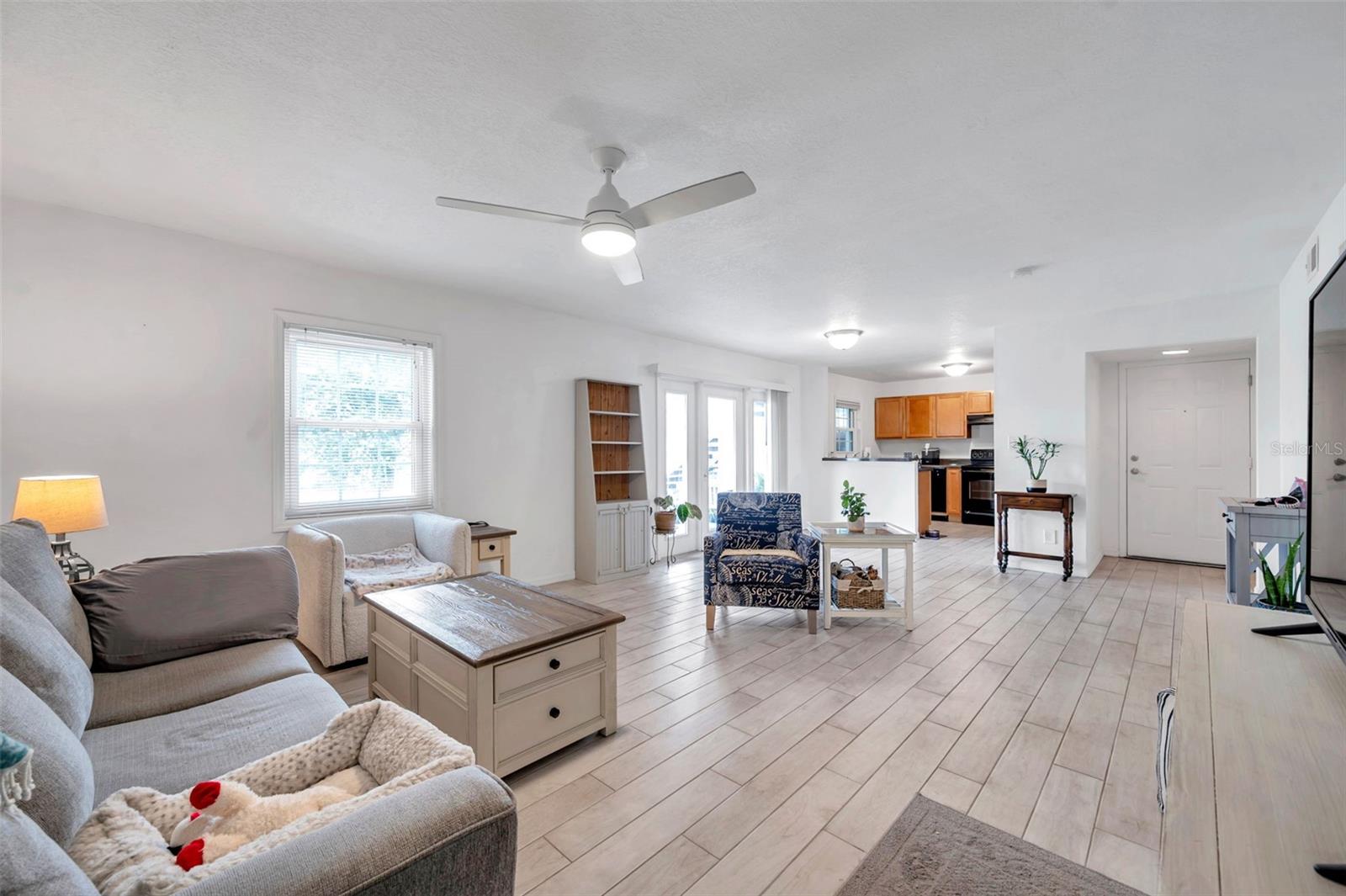 121 SEAHORSE DR SE #A, ST PETERSBURG, FL — photo 4