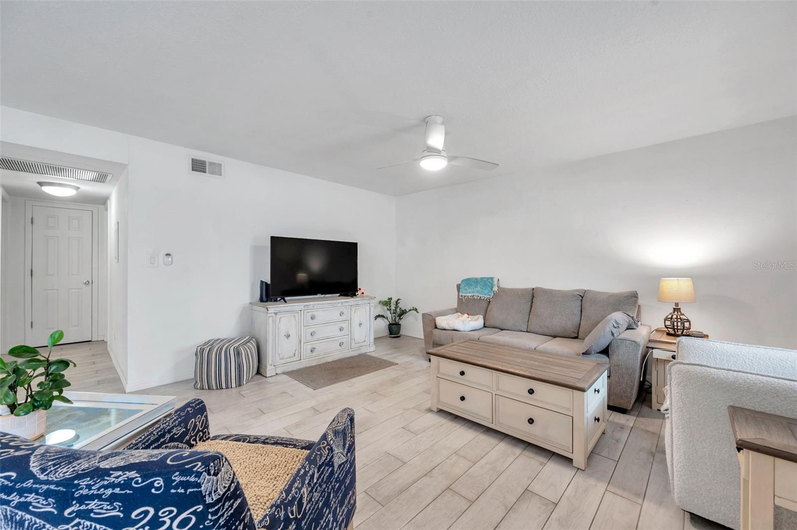 121 SEAHORSE DR SE #A, ST PETERSBURG, FL — photo 5